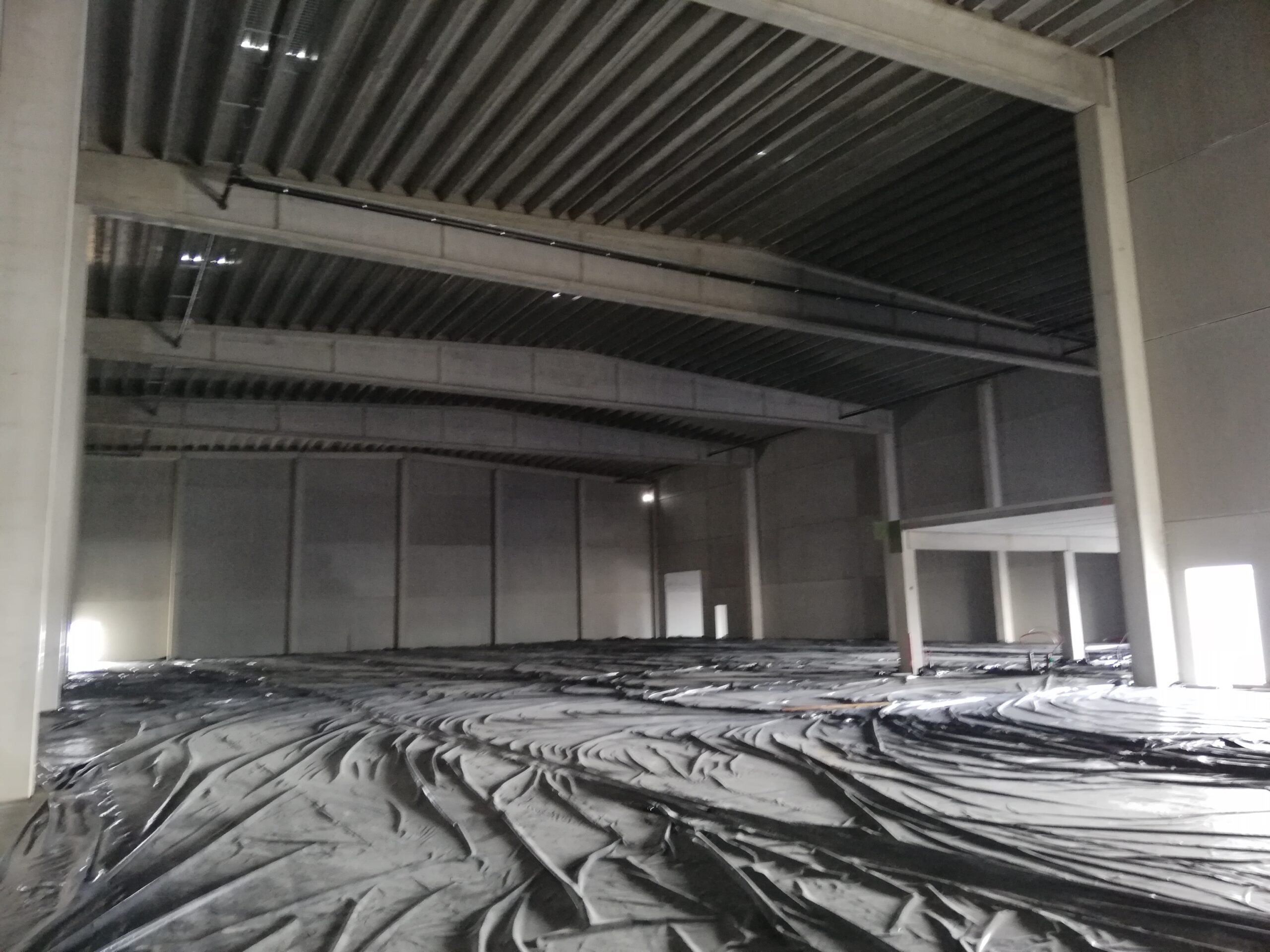 betonvloer in magazijnen module 2 gegoten