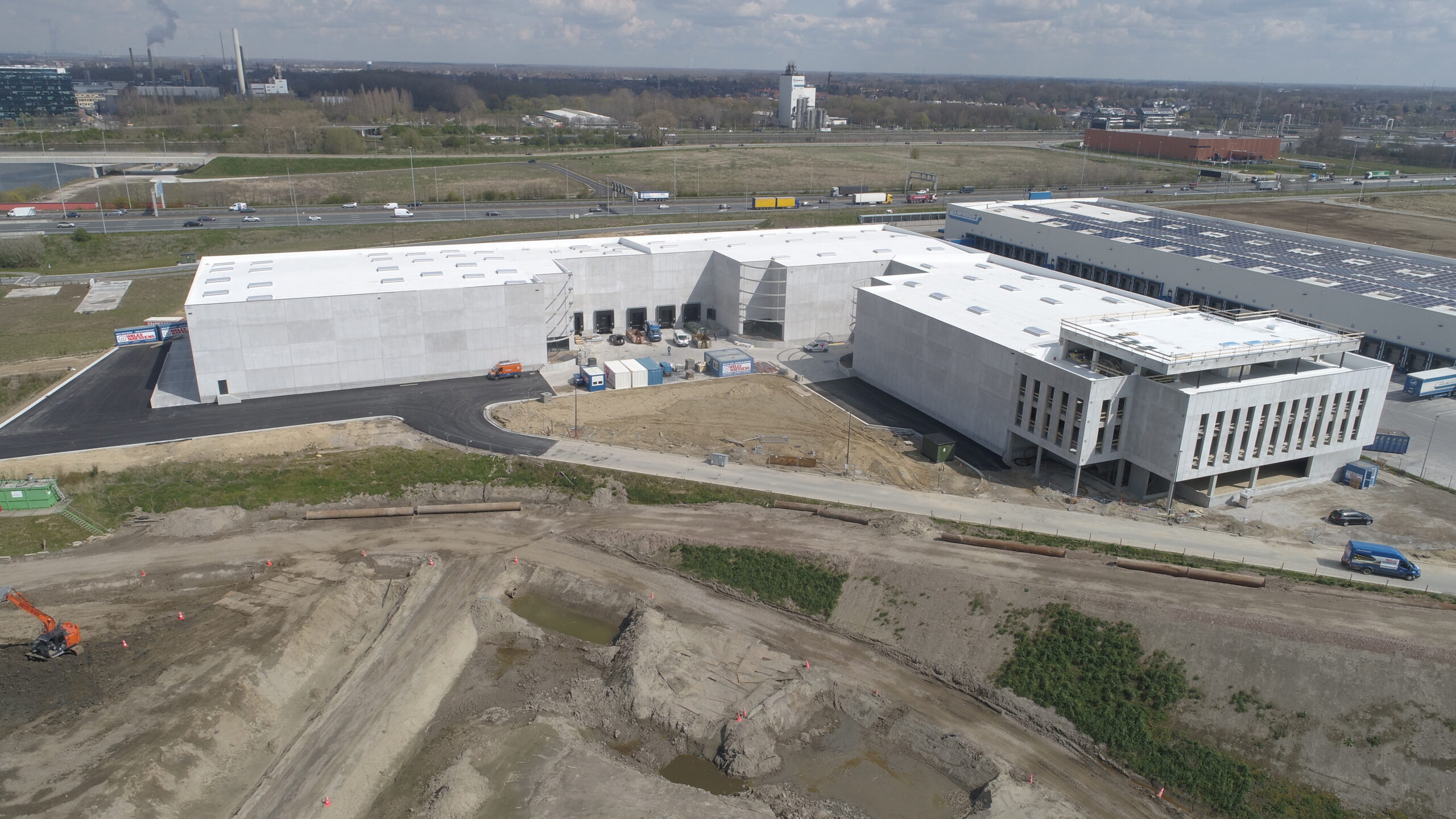 luchtfoto Fabriek Logistiek (©AID - 04/2021)